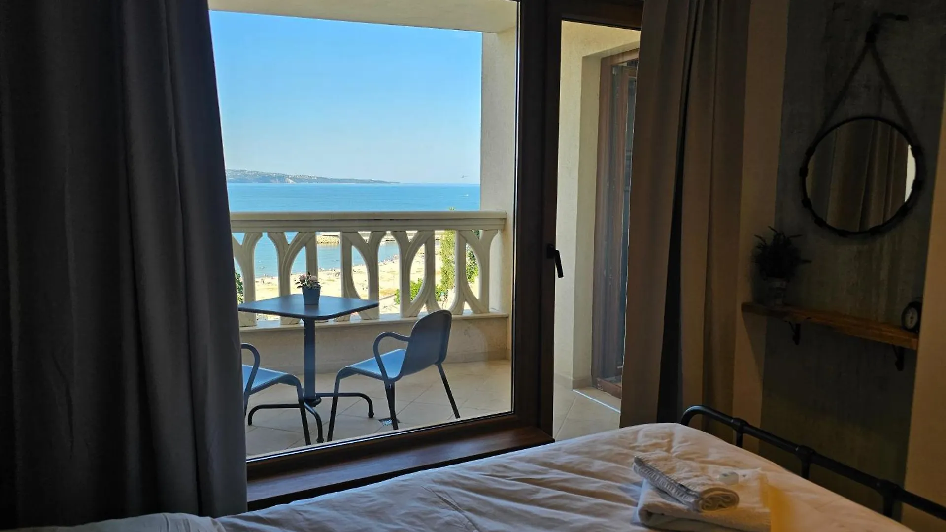 Διαμέρισμα Sea View 1Br Across The Beach Βάρνα