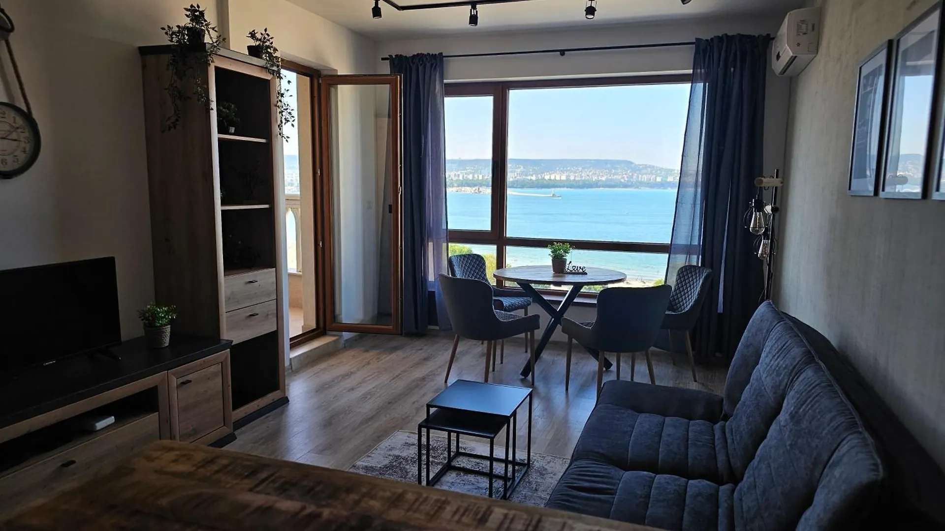 Sea View 1Br Across The Beach Βάρνα 0*,