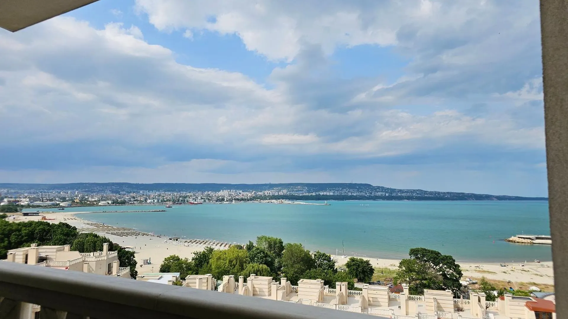 Sea View 1Br Across The Beach Βάρνα