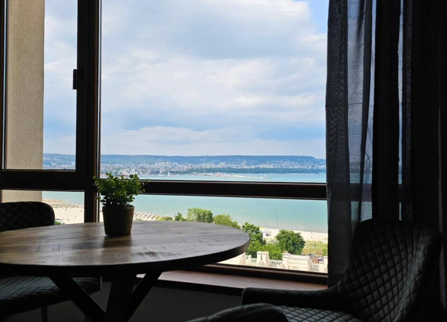 Sea View 1Br Across The Beach 瓦爾納 公寓