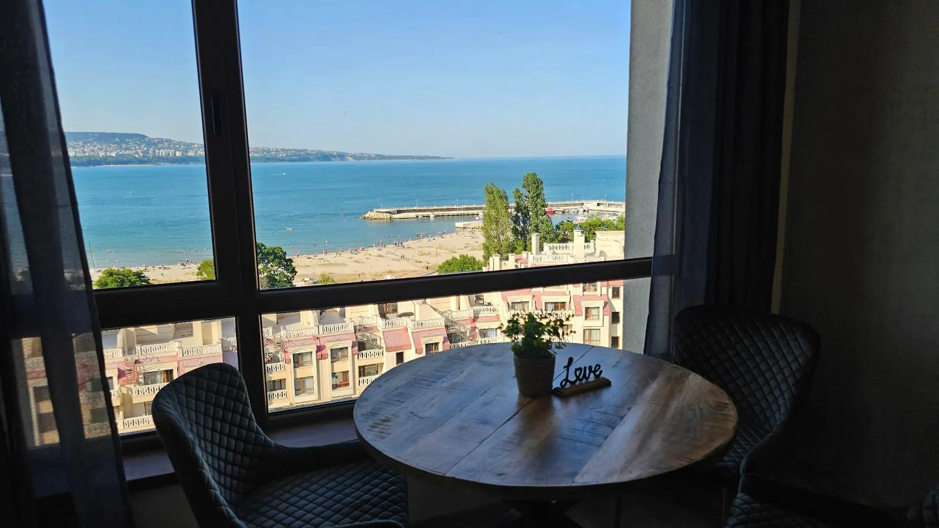 Sea View 1Br Across The Beach Βάρνα